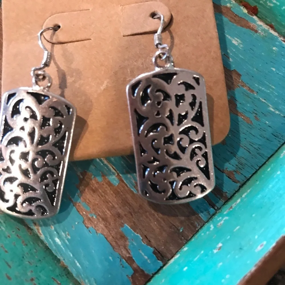 ▪️Silver & Black Filigree Earrings